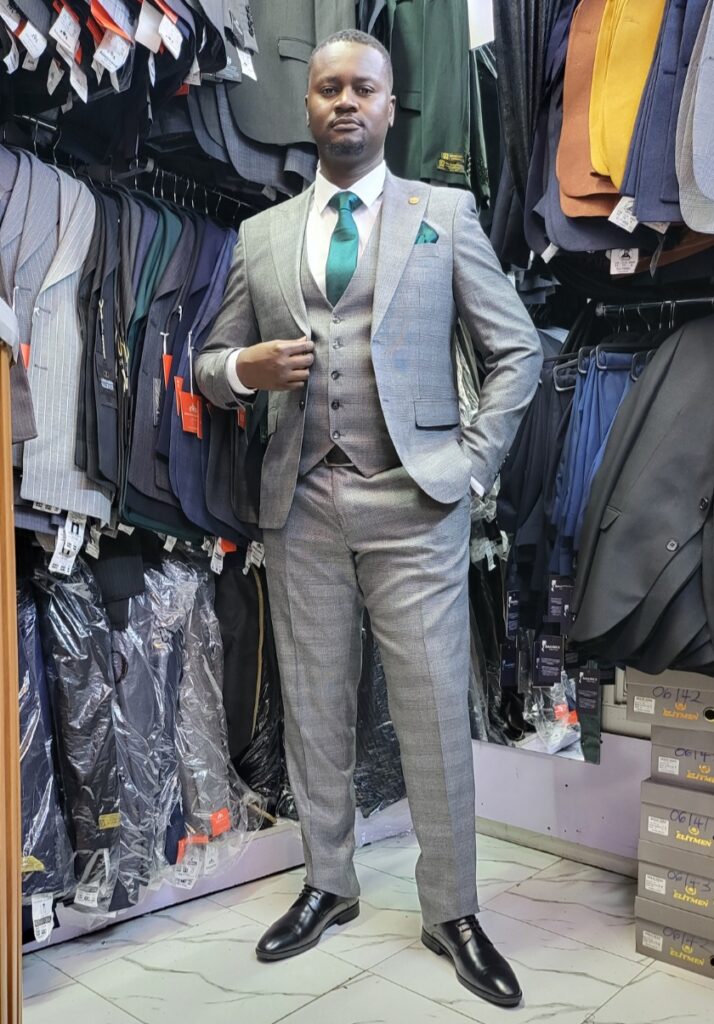 Grey Checked 3-Piece Suit.
